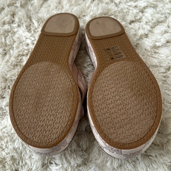Michael Kors Women's Pink Slide Sandals-new✨ - Picture 6 of 7